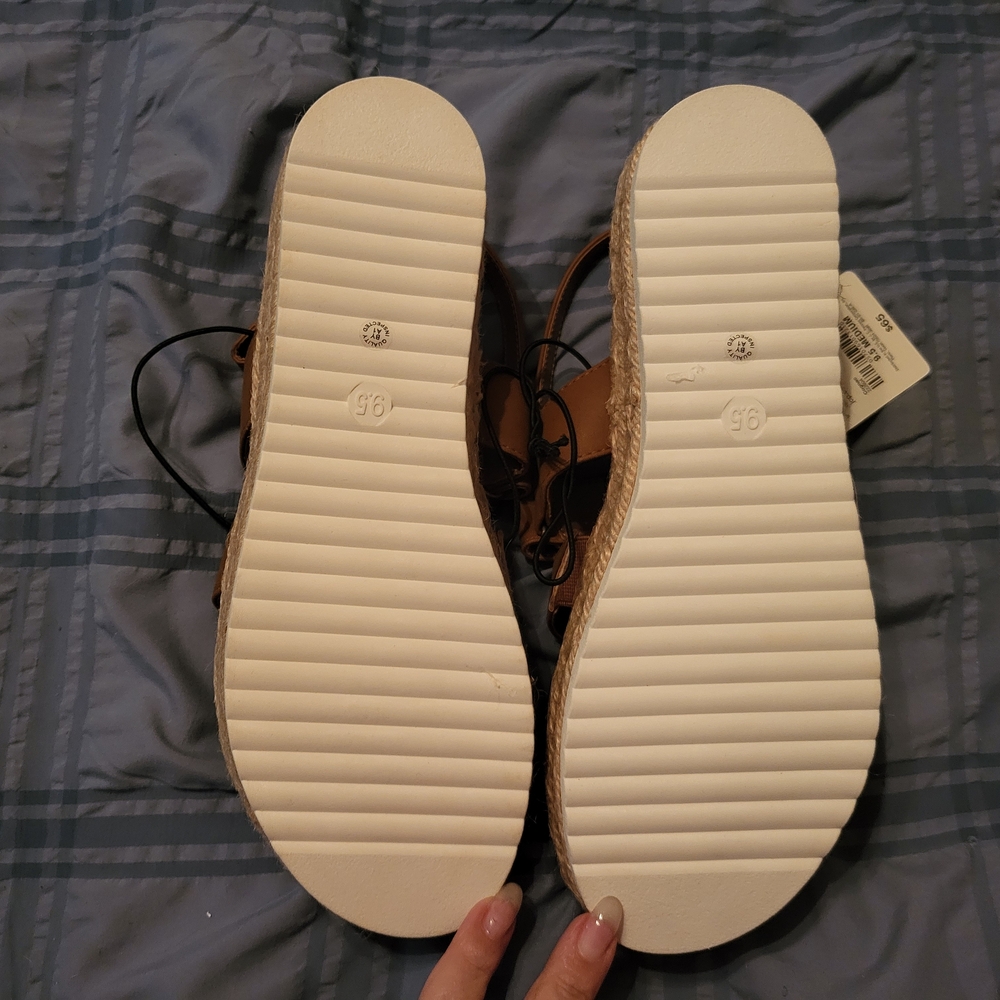Platform Sandals - Picture 5 of 6
